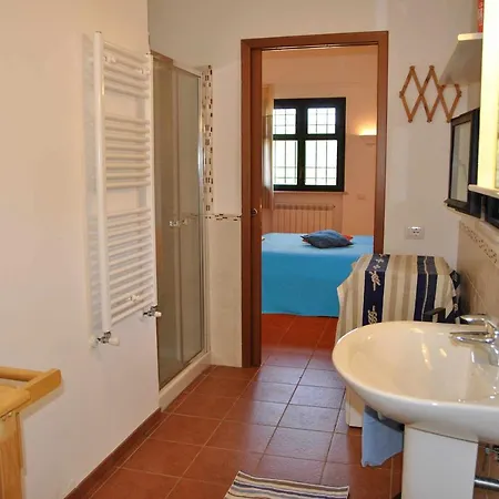 Red Roses Al Piano Terra In Сasa de vacaciones Itri