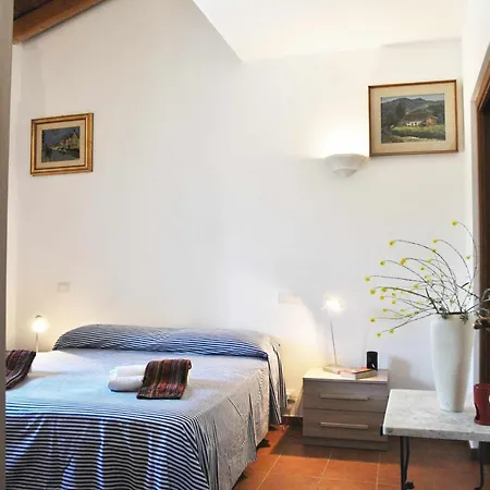 Holiday home Red Roses Al Piano Terra In